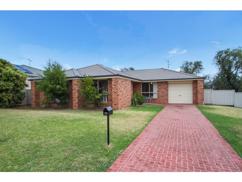 35 Warburton Drive, Tamworth NSW 2340