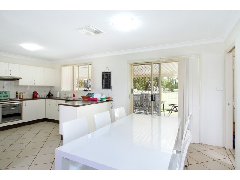 35 Warburton Drive, Tamworth NSW 2340