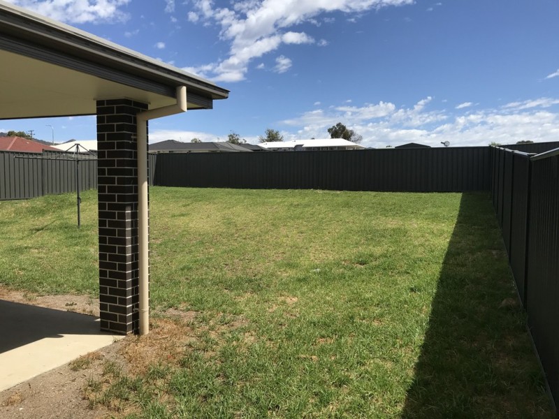 5 Barber Street, Kootingal NSW 2352