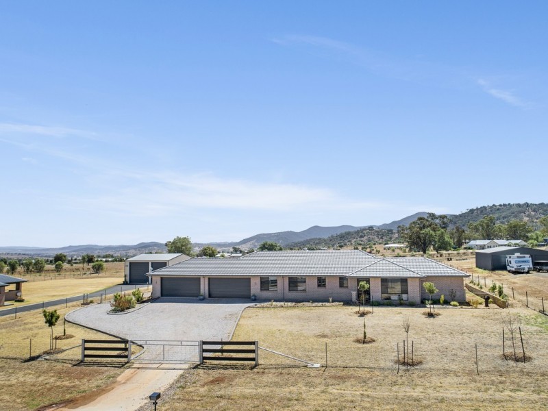 13 Benandarah Court, Tamworth NSW 2340