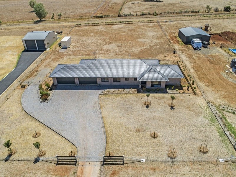 13 Benandarah Court, Tamworth NSW 2340