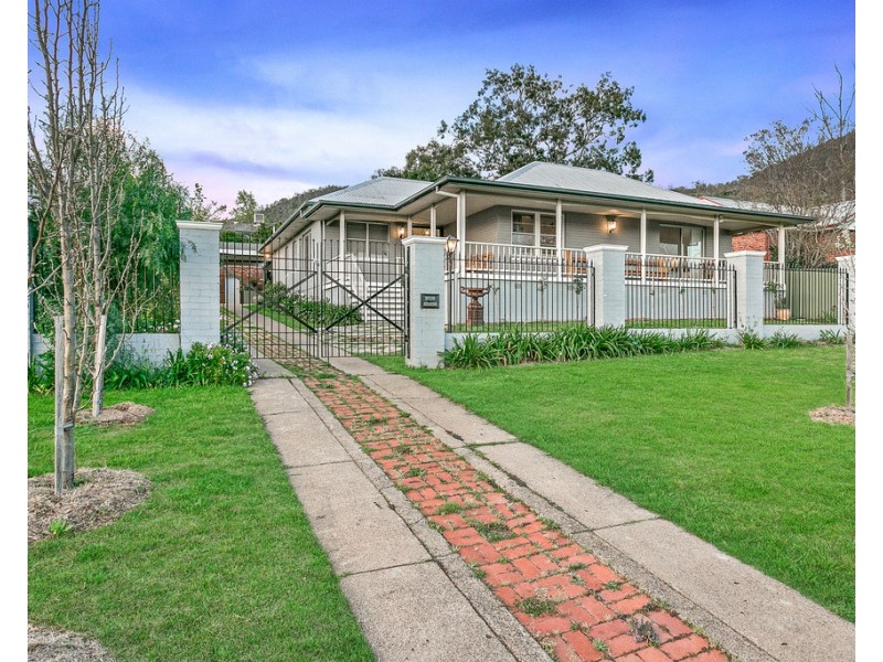 126 Upper Street, Tamworth NSW 2340