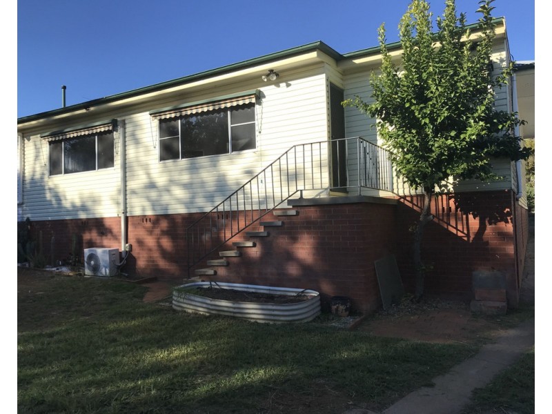 32 Hall Street, Tamworth NSW 2340