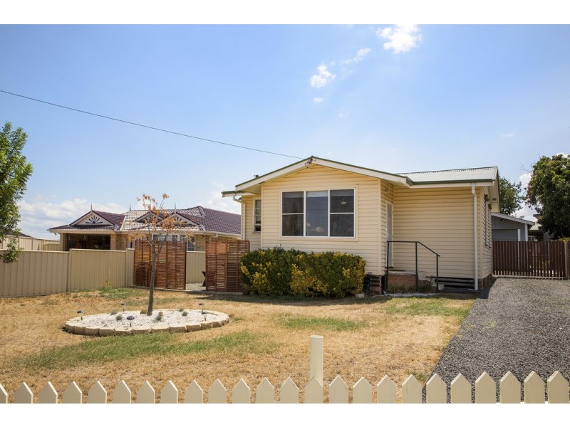 1 Swan Street, Tamworth NSW 2340