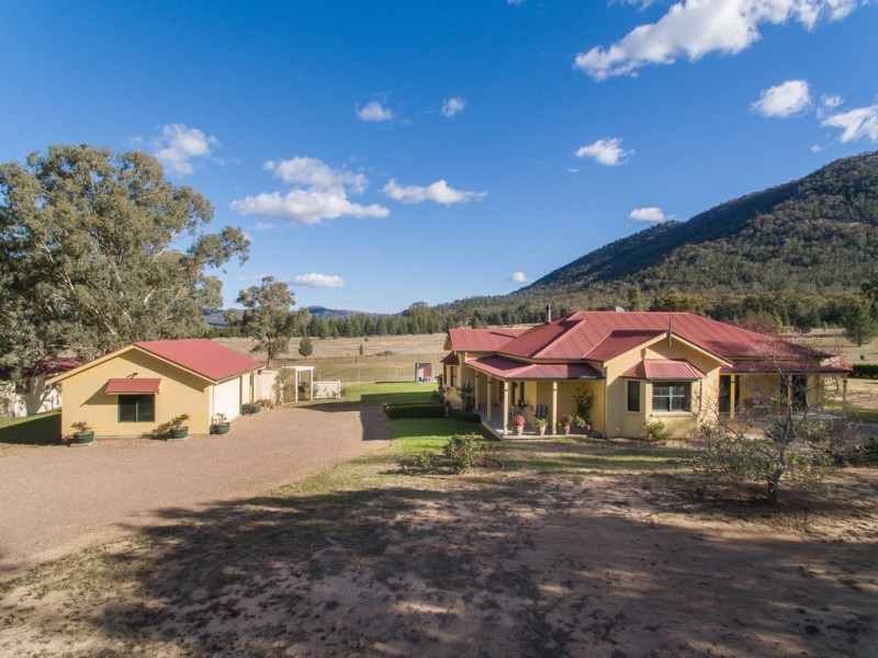 35 Waters Park Drive, Tamworth NSW 2340