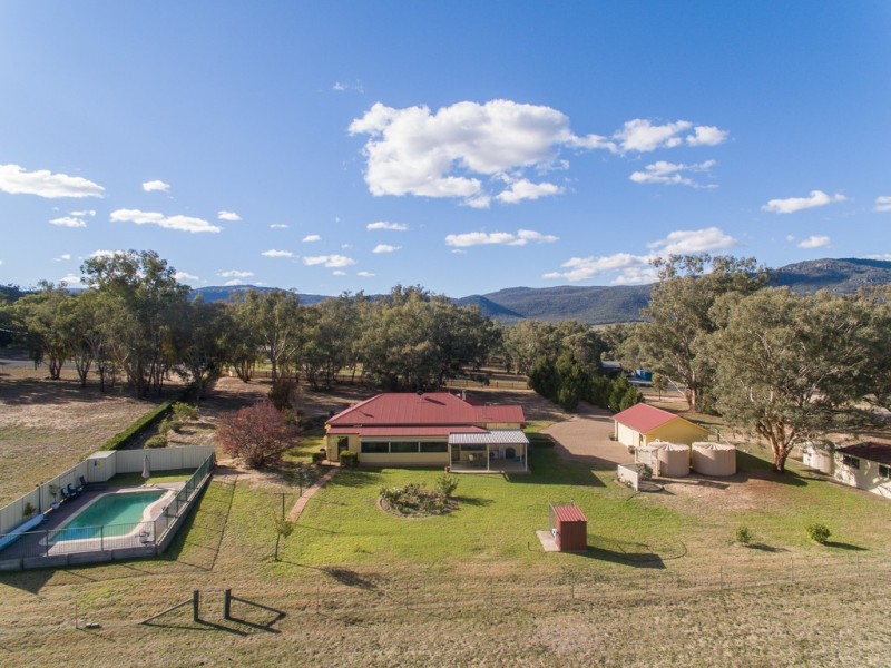 35 Waters Park Drive, Tamworth NSW 2340