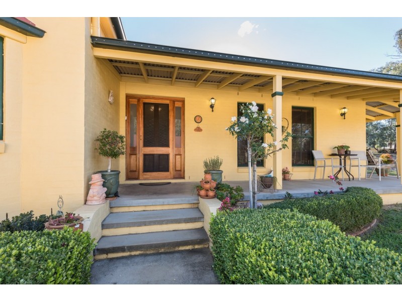 35 Waters Park Drive, Tamworth NSW 2340