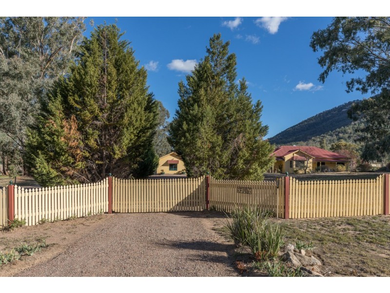 35 Waters Park Drive, Tamworth NSW 2340