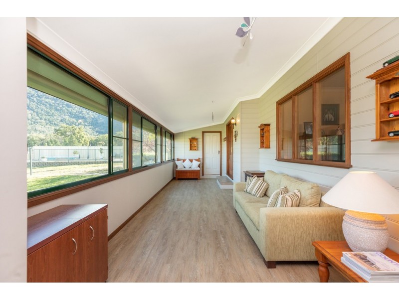 35 Waters Park Drive, Tamworth NSW 2340