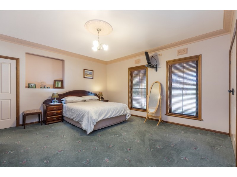 35 Waters Park Drive, Tamworth NSW 2340