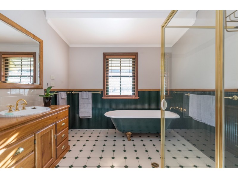 35 Waters Park Drive, Tamworth NSW 2340