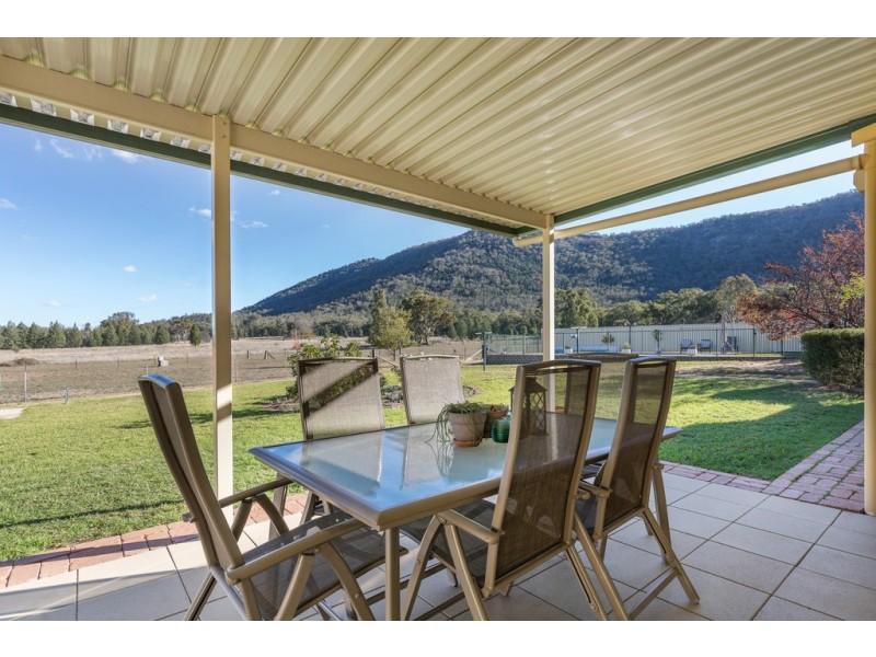 35 Waters Park Drive, Tamworth NSW 2340