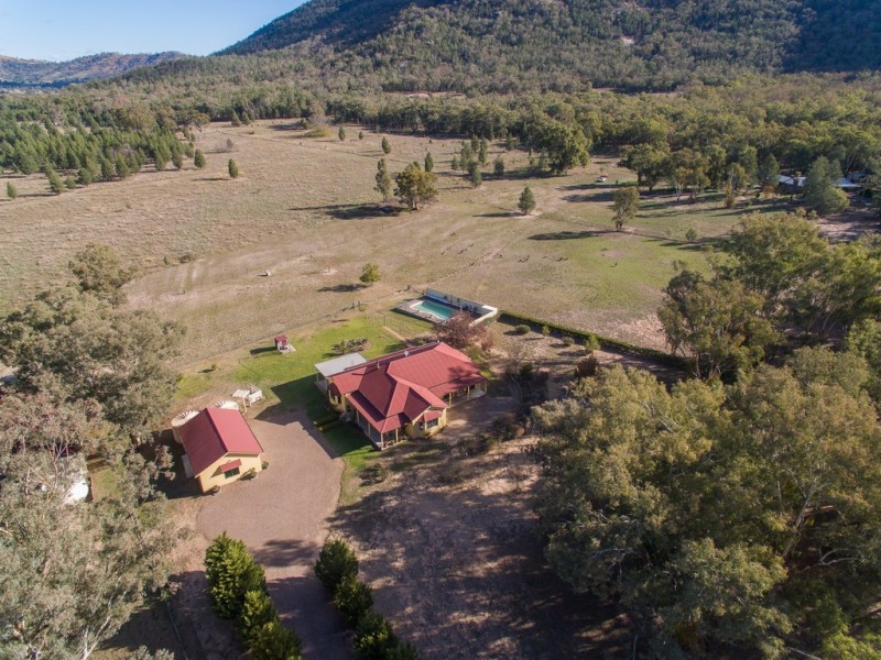 35 Waters Park Drive, Tamworth NSW 2340