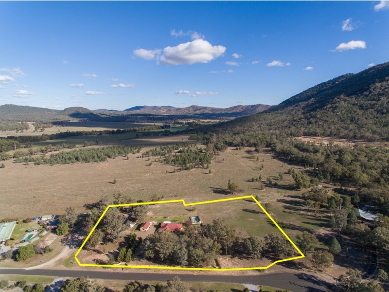35 Waters Park Drive, Tamworth NSW 2340
