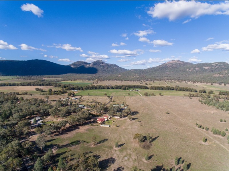 35 Waters Park Drive, Tamworth NSW 2340