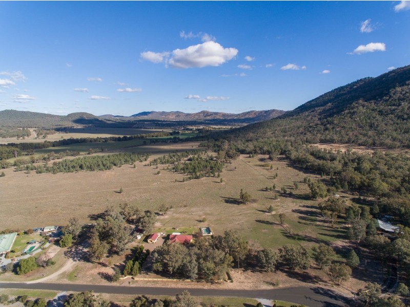 35 Waters Park Drive, Tamworth NSW 2340
