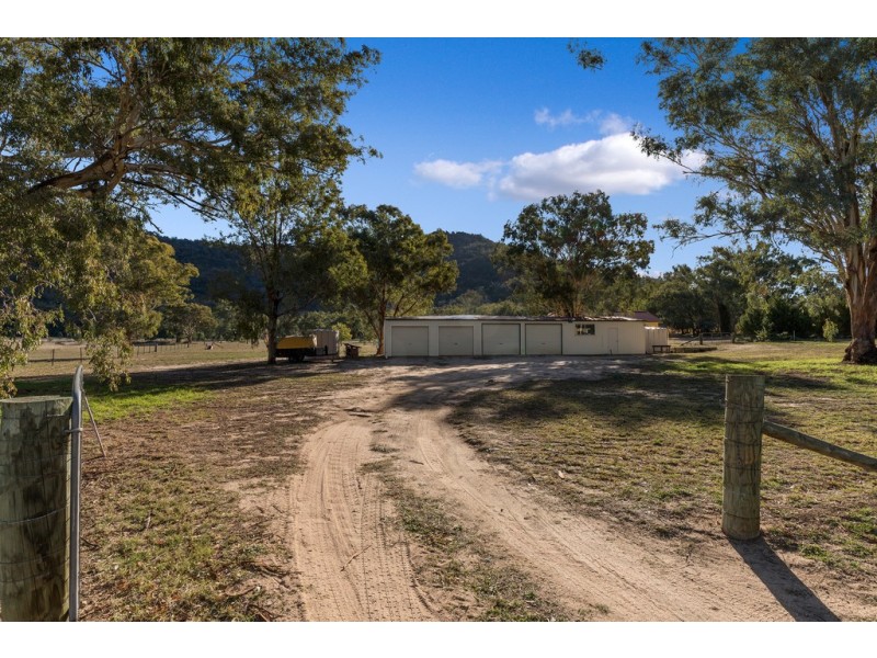 35 Waters Park Drive, Tamworth NSW 2340