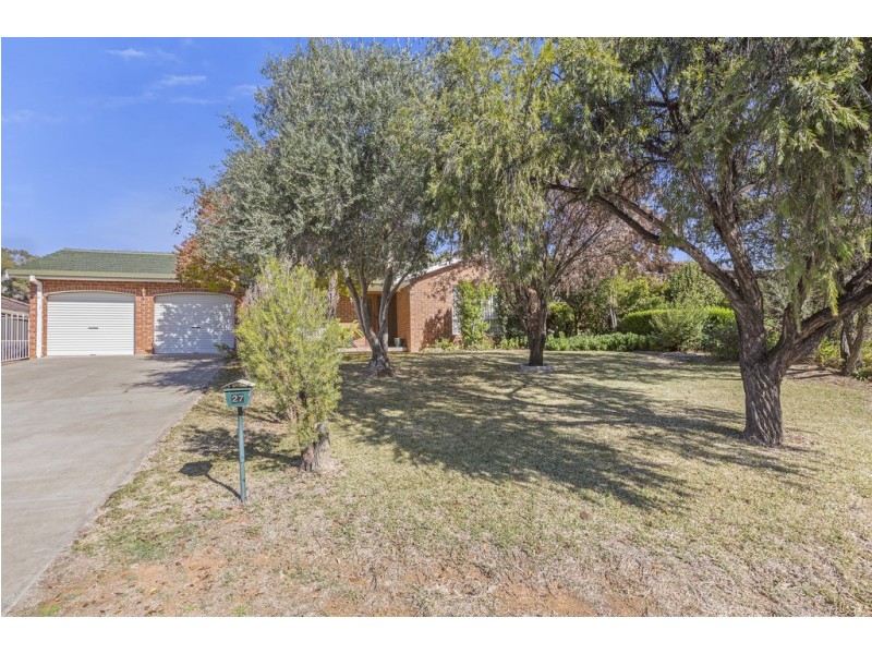 27 Windhover Crescent, Tamworth NSW 2340