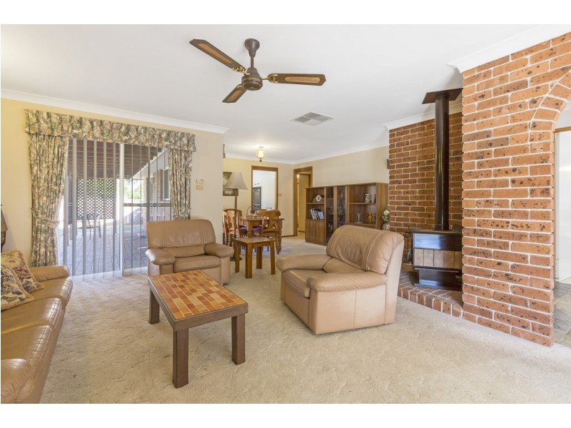 27 Windhover Crescent, Tamworth NSW 2340