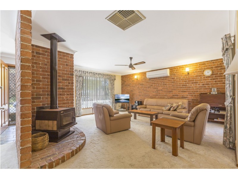 27 Windhover Crescent, Tamworth NSW 2340