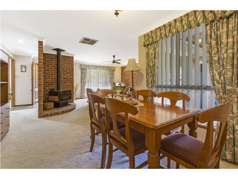 27 Windhover Crescent, Tamworth NSW 2340