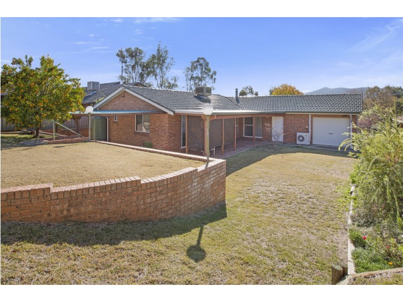 27 Windhover Crescent, Tamworth NSW 2340