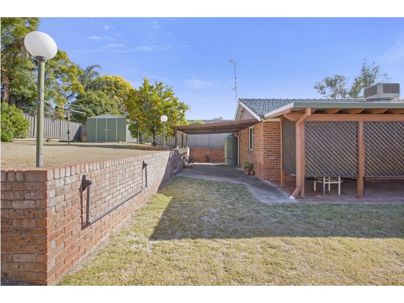 27 Windhover Crescent, Tamworth NSW 2340