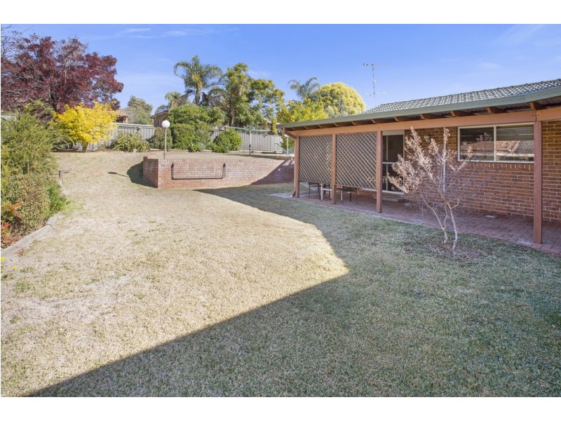 27 Windhover Crescent, Tamworth NSW 2340