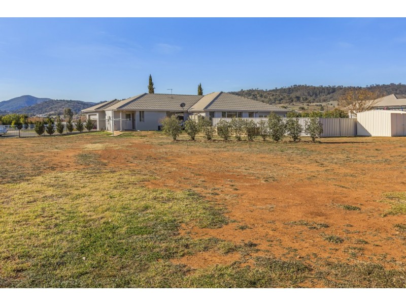 5 Sequoia Drive, Tamworth NSW 2340