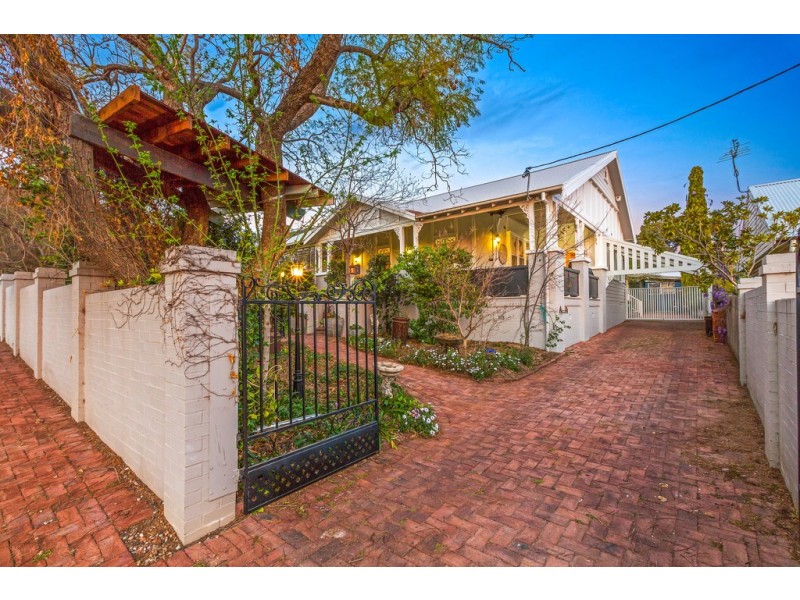 59 Roderick Street, Tamworth NSW 2340