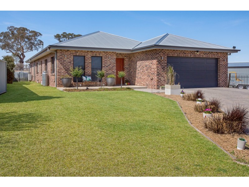 12 Karenvar Avenue, Tamworth NSW 2340