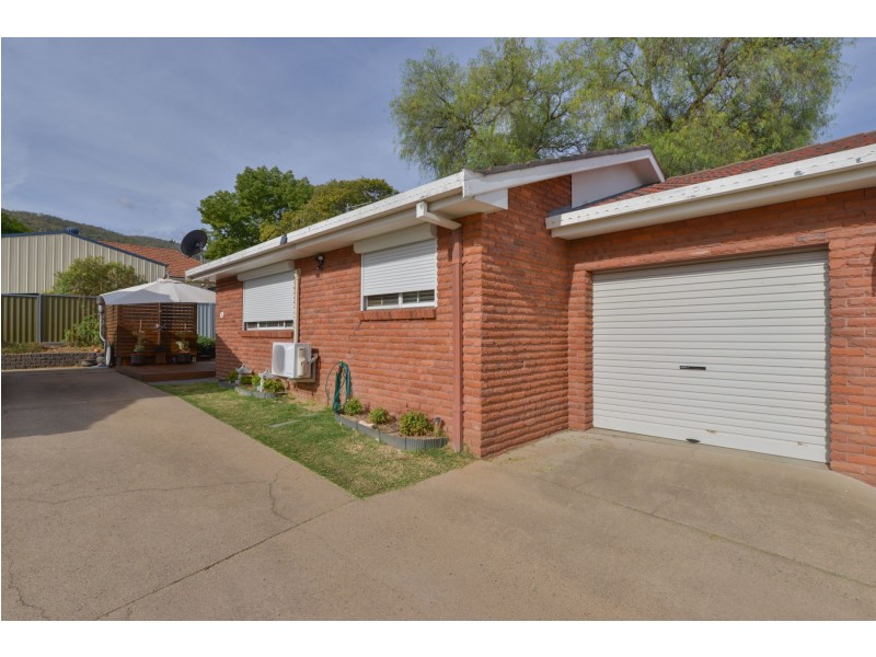 2/168 Carthage Street, Tamworth NSW 2340