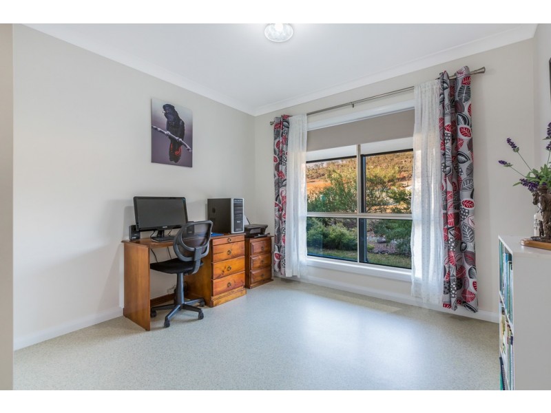 6 Highland Place, Tamworth NSW 2340