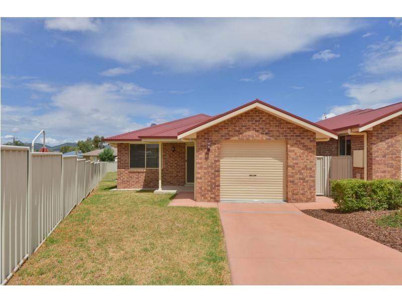 6b Iris Close, Kootingal NSW 2352