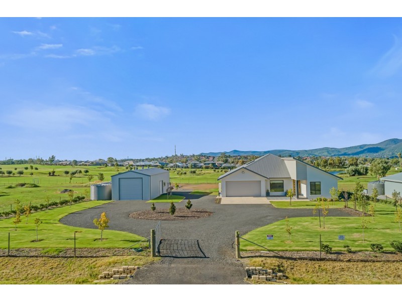 24 Rodeo Drive, Tamworth NSW 2340