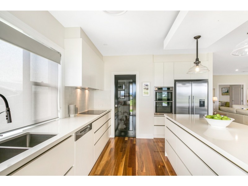 24 Rodeo Drive, Tamworth NSW 2340