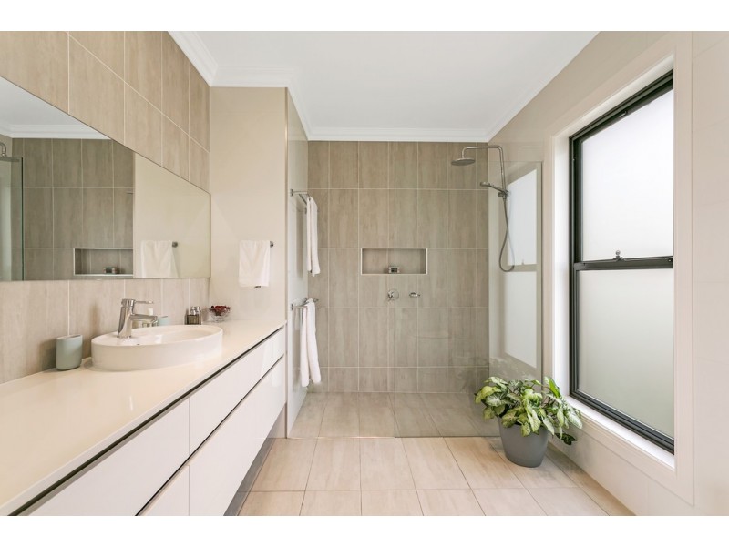 24 Rodeo Drive, Tamworth NSW 2340