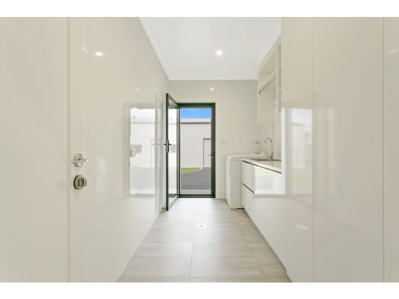 24 Rodeo Drive, Tamworth NSW 2340