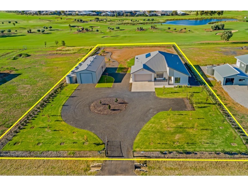 24 Rodeo Drive, Tamworth NSW 2340