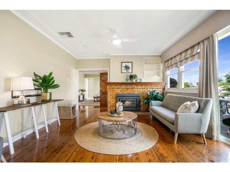 8 Ring Street, Tamworth NSW 2340