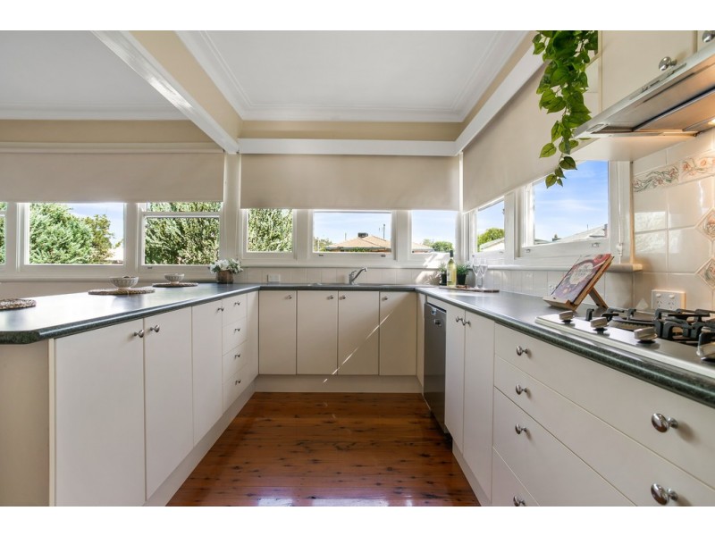 8 Ring Street, Tamworth NSW 2340