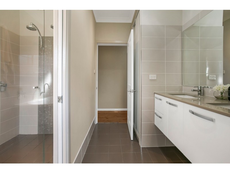 8 Ring Street, Tamworth NSW 2340