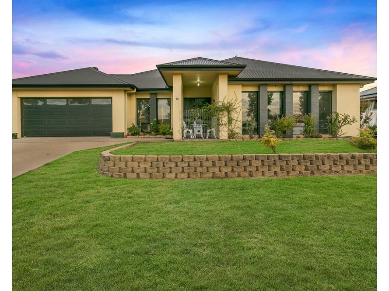 10 Emu Close, Tamworth NSW 2340