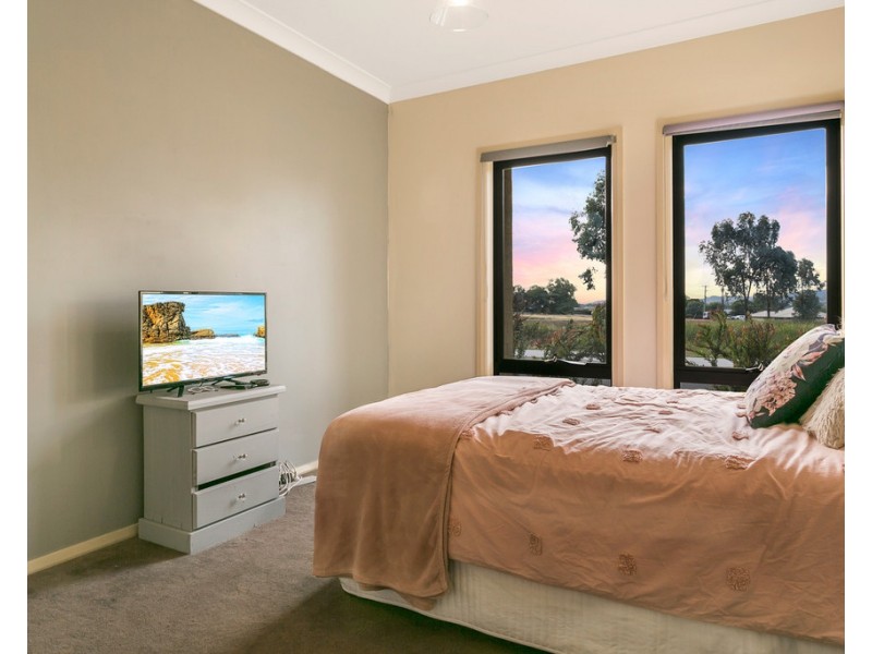 10 Emu Close, Tamworth NSW 2340