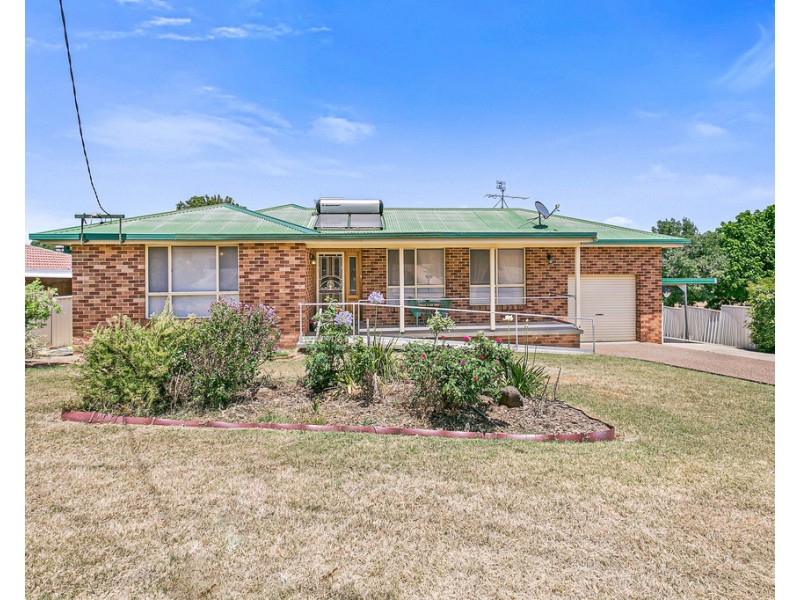 71 Glengarvin Drive, Tamworth NSW 2340