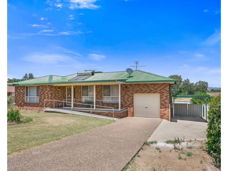 71 Glengarvin Drive, Tamworth NSW 2340