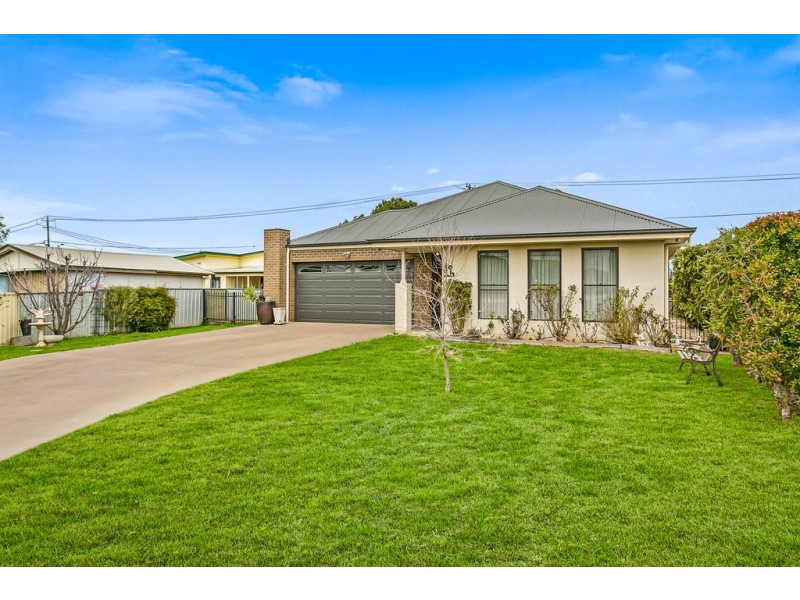 11 Mawson Close, Tamworth NSW 2340
