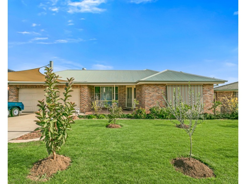 87 Glengarvin Drive, Tamworth NSW 2340
