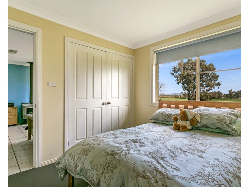 87 Glengarvin Drive, Tamworth NSW 2340