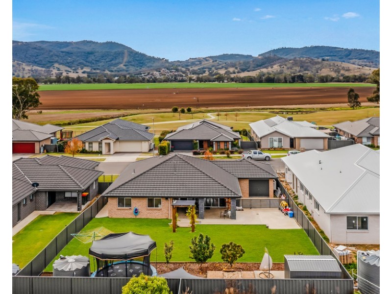 49 Warrah Drive, Tamworth NSW 2340